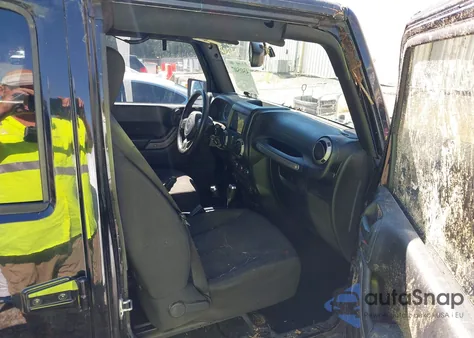 2015 Jeep Wrangler Unlimited Sport z USA, uszkodzony, nr VIN 1C4BJWDG8FL723120